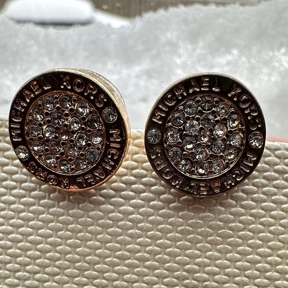 FINAL🔥🔥🔥NWOT GOLD TONE COSTUME PIERCED EARRINGS